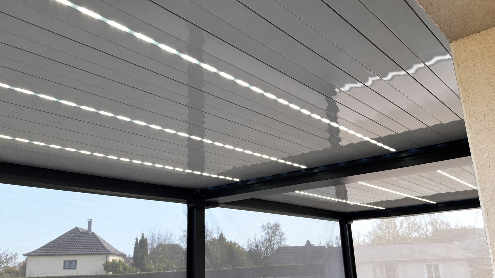 Toiture de pergola bioclimatique à lames orientables avec éclairage LED intégré